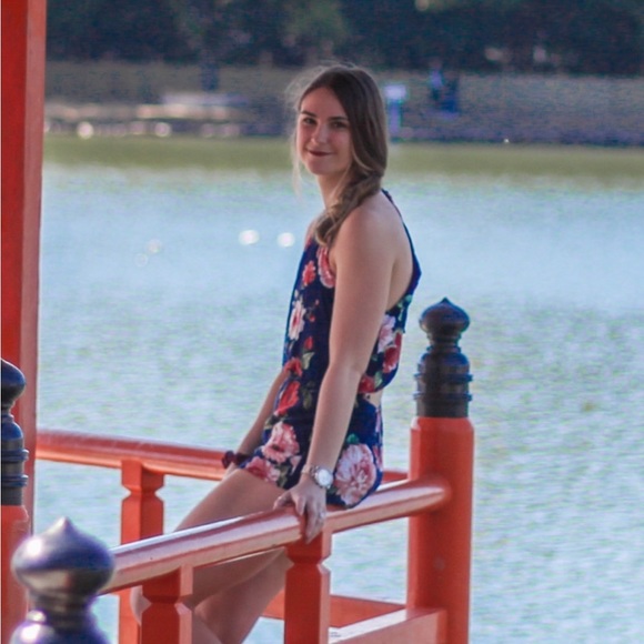 Romper with open back: bold floral pattern - Picture 4 of 4